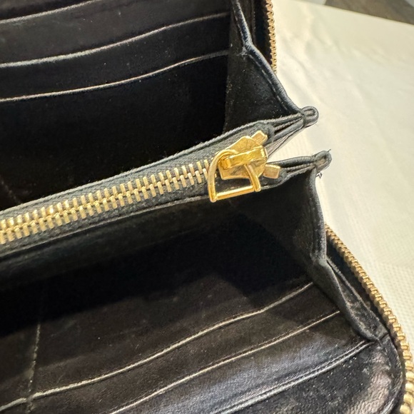 Authentic Bottega Veneta zippy wallet - Picture 10 of 14